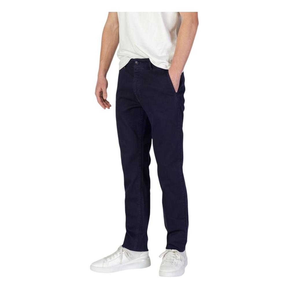 Hugo Boss men's slim fit blue cotton jeans for fall/winter, featuring 92% cotton, 6% elastomultiester, and 2% elastane for comfort.