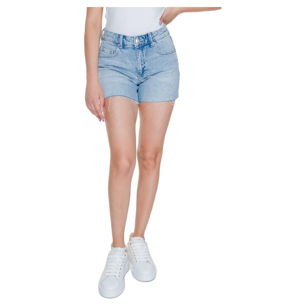 Vero Moda light blue cotton shorts for women, perfect for spring and summer. Made with 99% cotton and 1% elastene.
