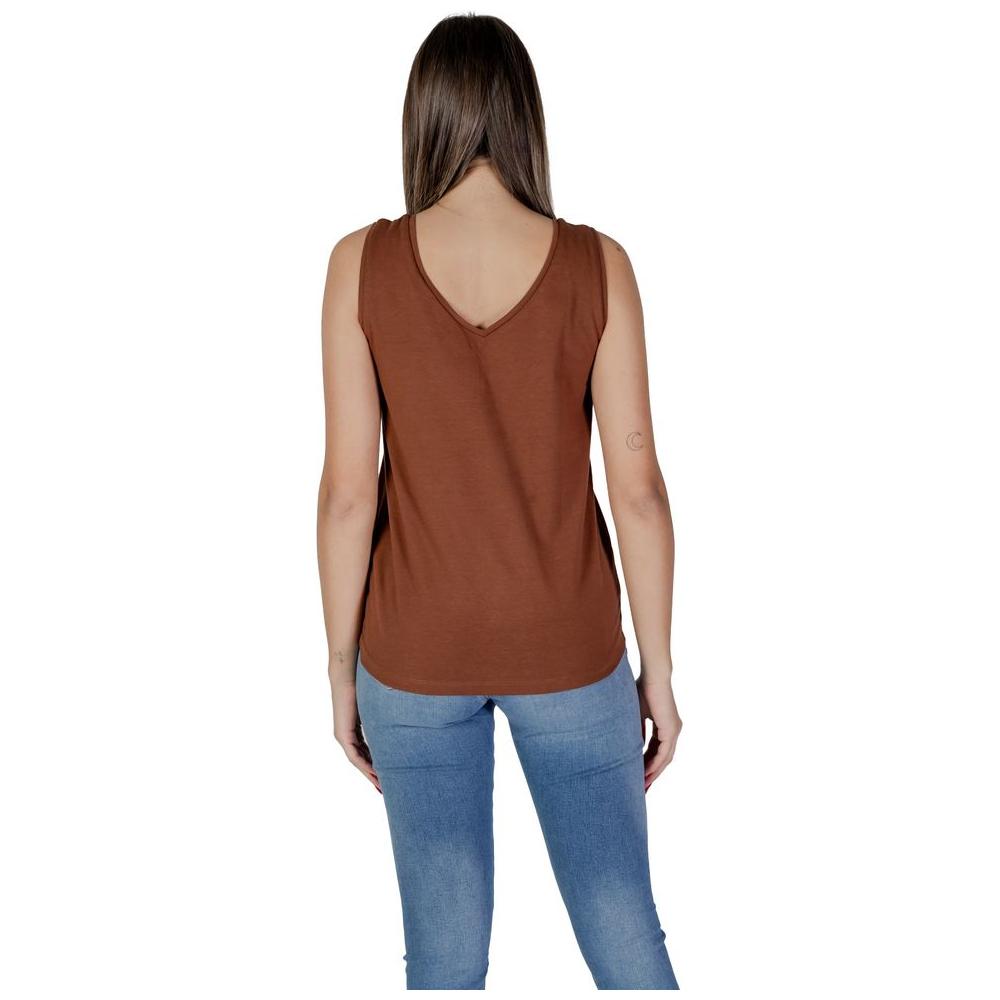 Back view of B.Young women's brown cotton t-shirt, ideal for spring/summer collection, featuring 95% cotton and 5% elastane blend.