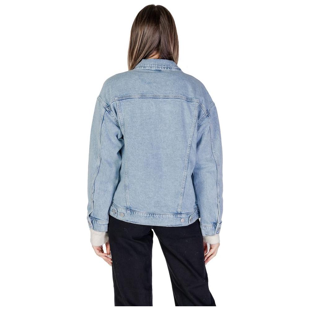 Back view of Vero Moda light blue cotton jacket for women, fall/winter collection, made with cotton blend including recycled materials.