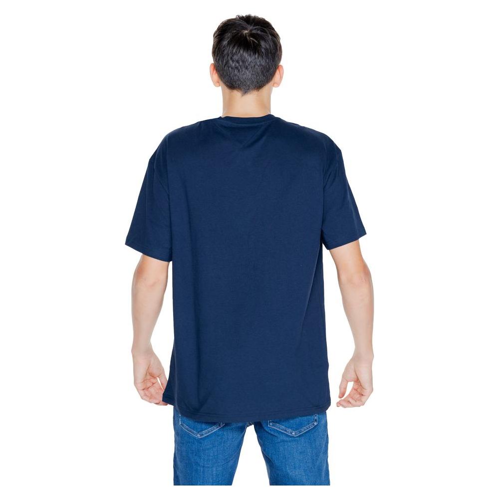 Men's back view wearing blue Tommy Hilfiger cotton T-shirt, Spring/Summer collection, made of recycled and Better Cotton Initiative materials.