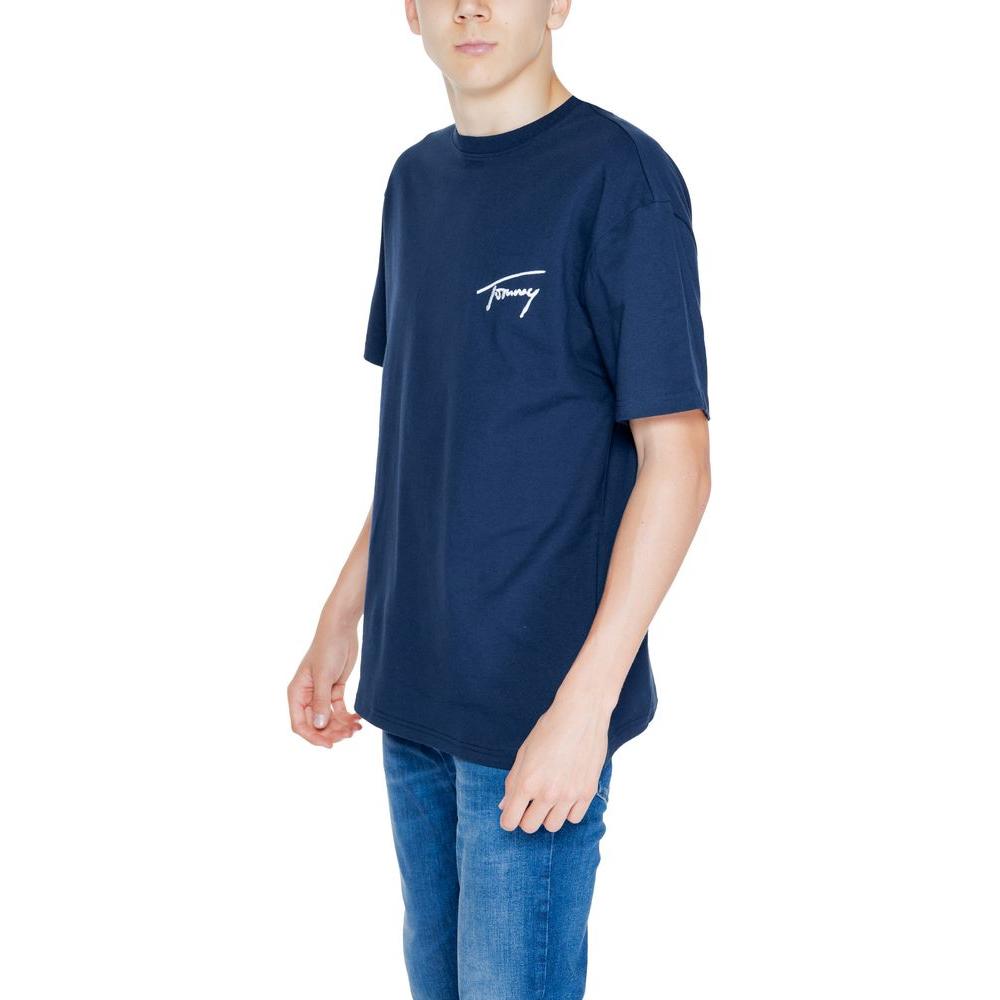 Men's Tommy Hilfiger Jeans blue t-shirt made of recycled cotton, part of the Spring/Summer collection. Eco-friendly fashion choice.
