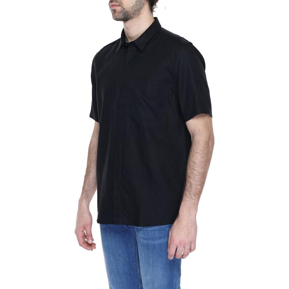 Antony Morato men's short sleeve black linen shirt, spring/summer collection, 55% linen 45% viscose, side view on model.