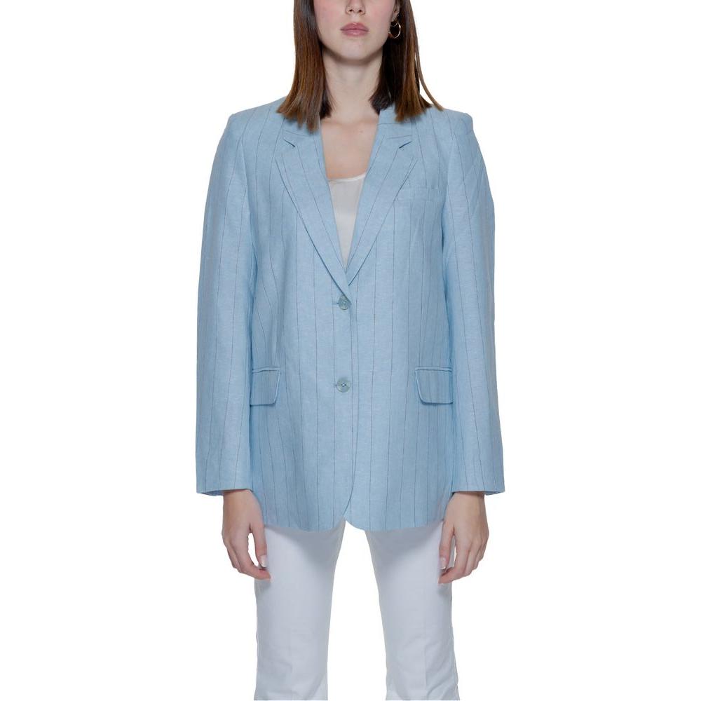 Vero Moda women's light blue linen blazer for spring/summer, 55% linen and 45% viscose, front view.