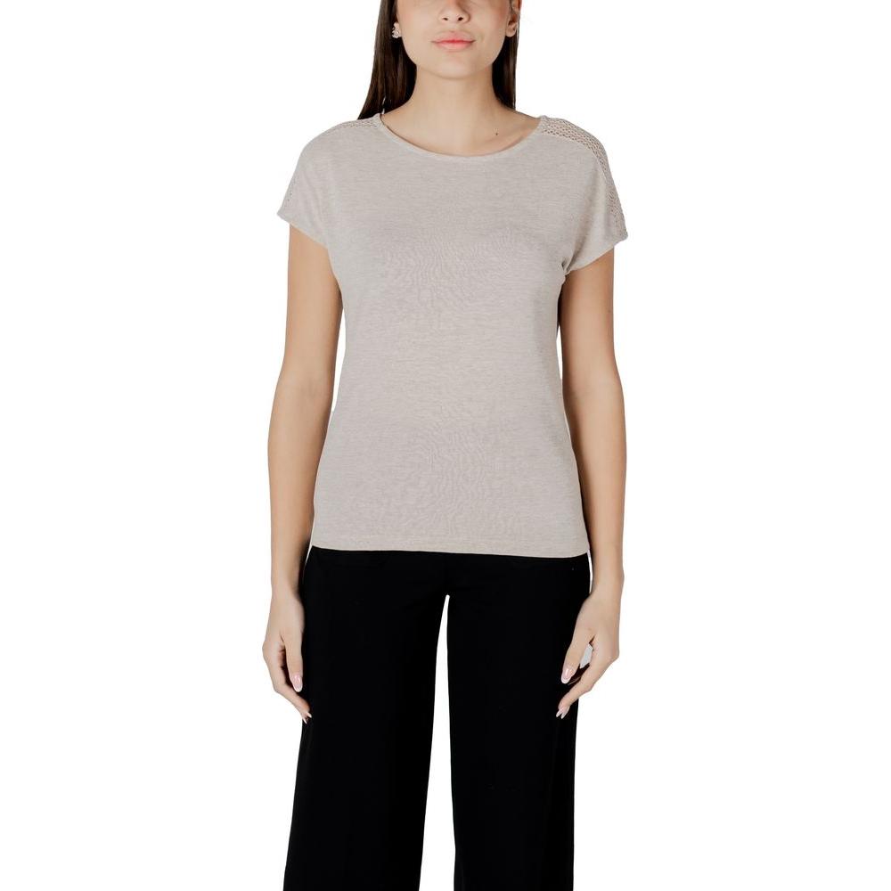 Street One beige polyester t-shirt with lace shoulder details, worn by a woman, short-sleeve, perfect for warm days.