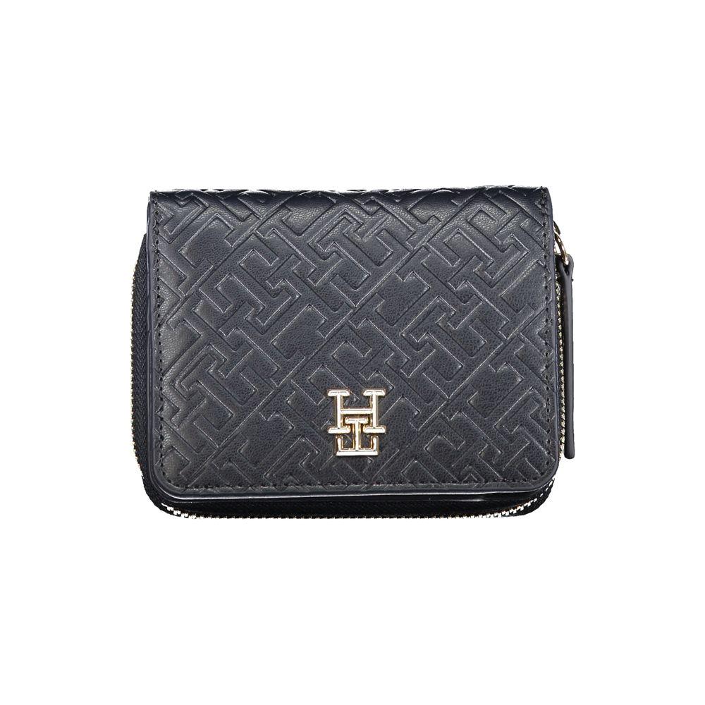 Tommy Hilfiger blue polyethylene wallet with logo, coin purse, double card spaces, contrasting details, zip and automatic closure.