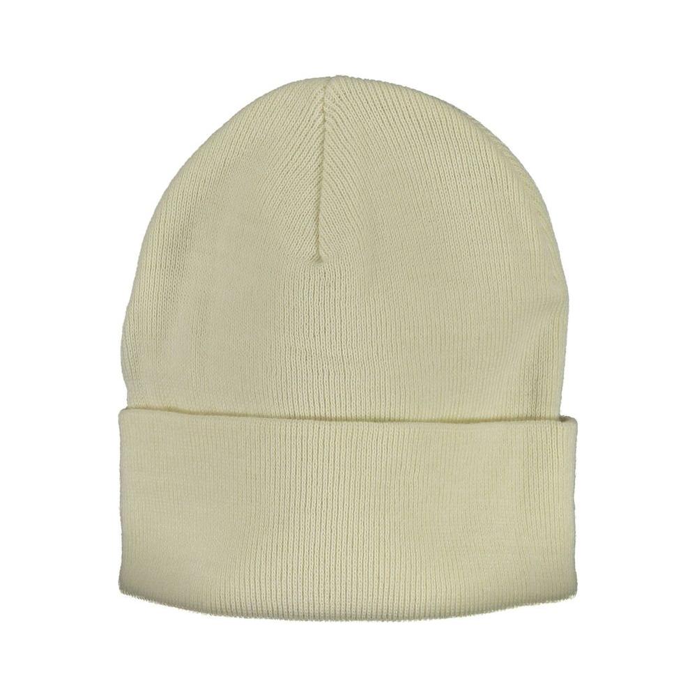 Levi's white acrylic women’s hat with embroidered logo, showcasing trendsetting style and durability.