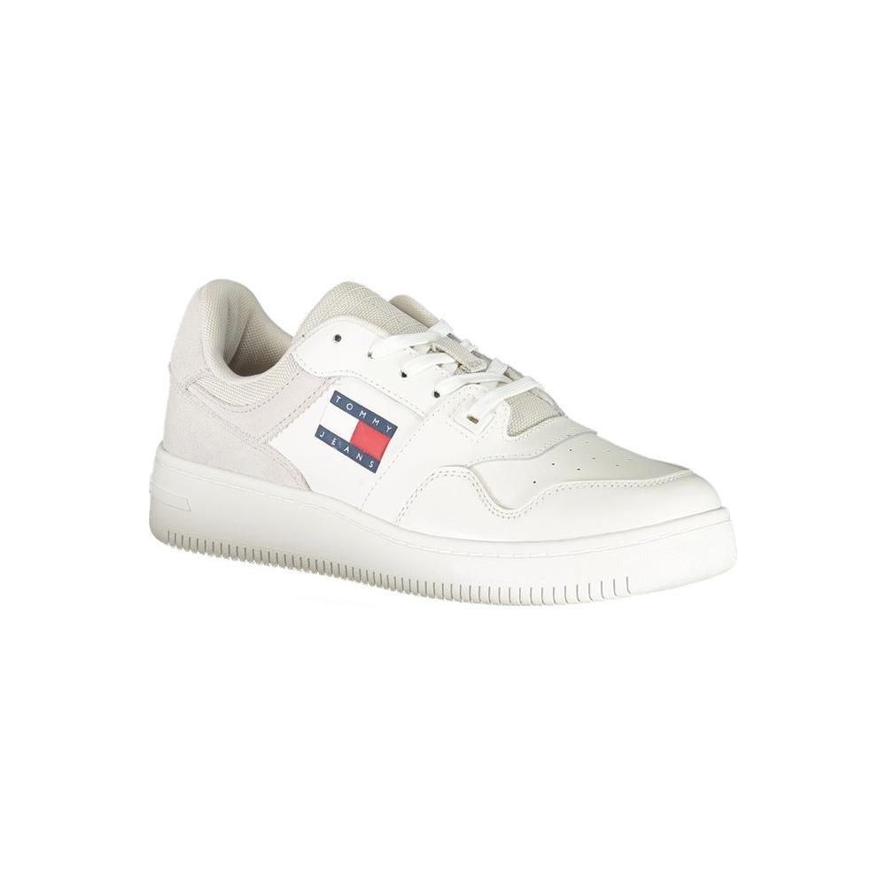 Tommy Hilfiger white polyester sneakers with laces, contrast details, and logo print. Sports footwear for casual style.