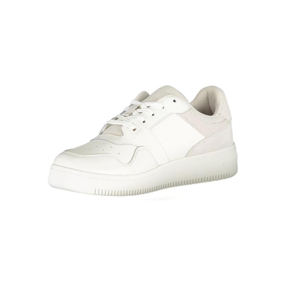 Tommy Hilfiger white polyester sneaker with laces, contrast details, and logo. Ideal sports footwear for style and comfort.