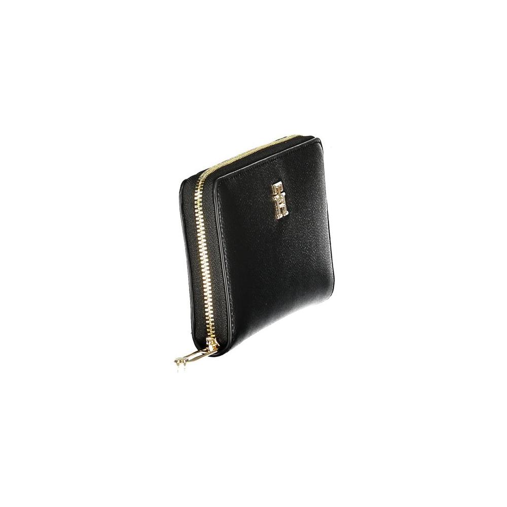Tommy Hilfiger black polyethylene women's wallet with zip closure and logo, compact and stylish for organizing essentials.