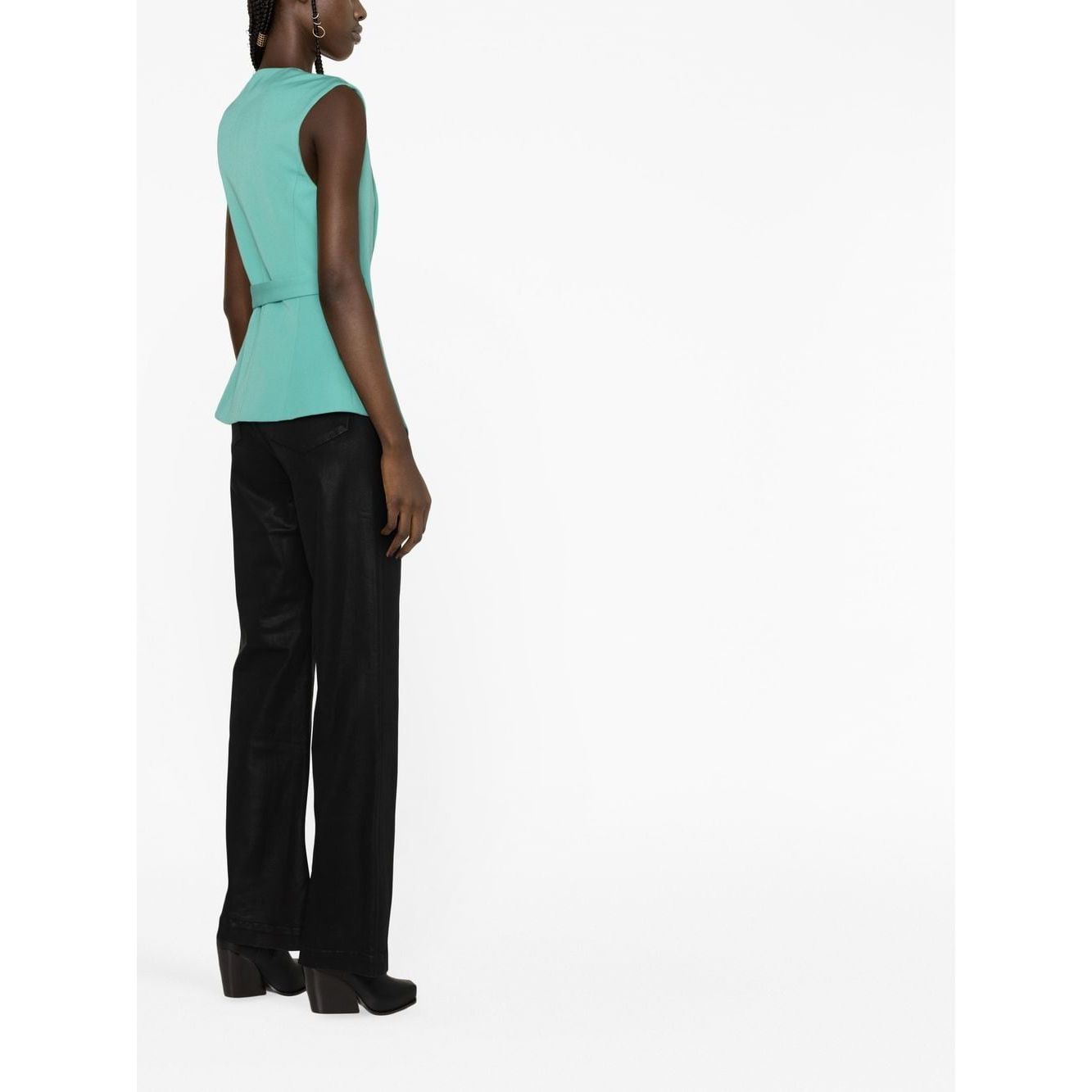Front view with bag zipped and handles upright.