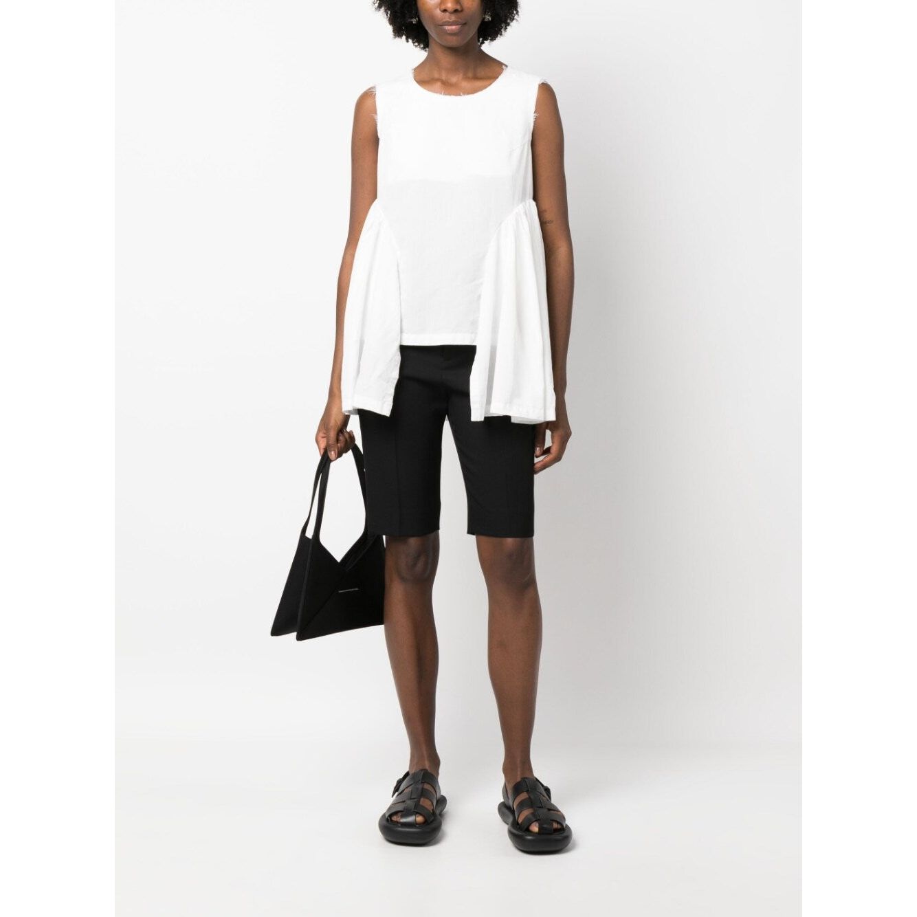 Front view with bag zipped and handles upright.