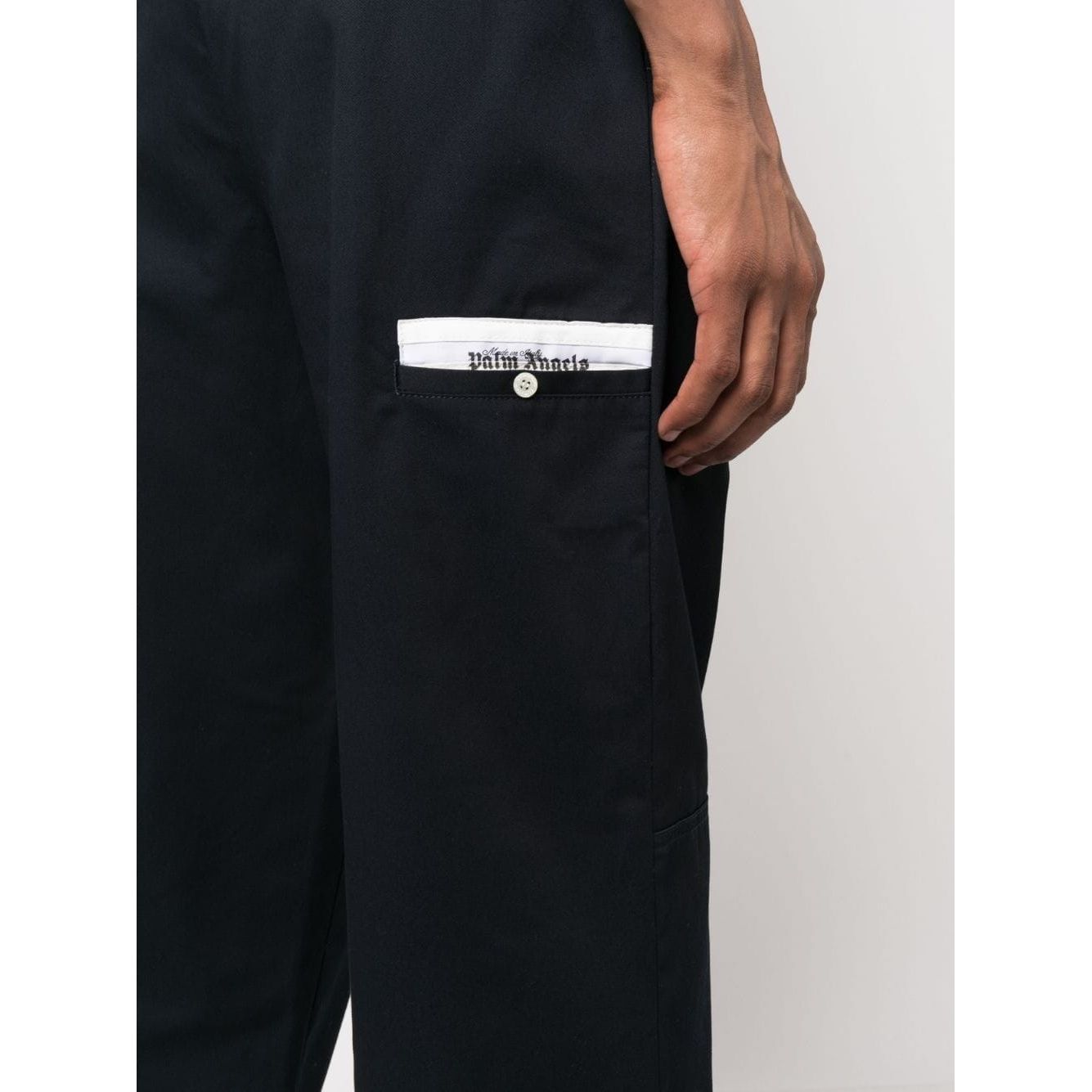 Front view with bag zipped and handles upright.