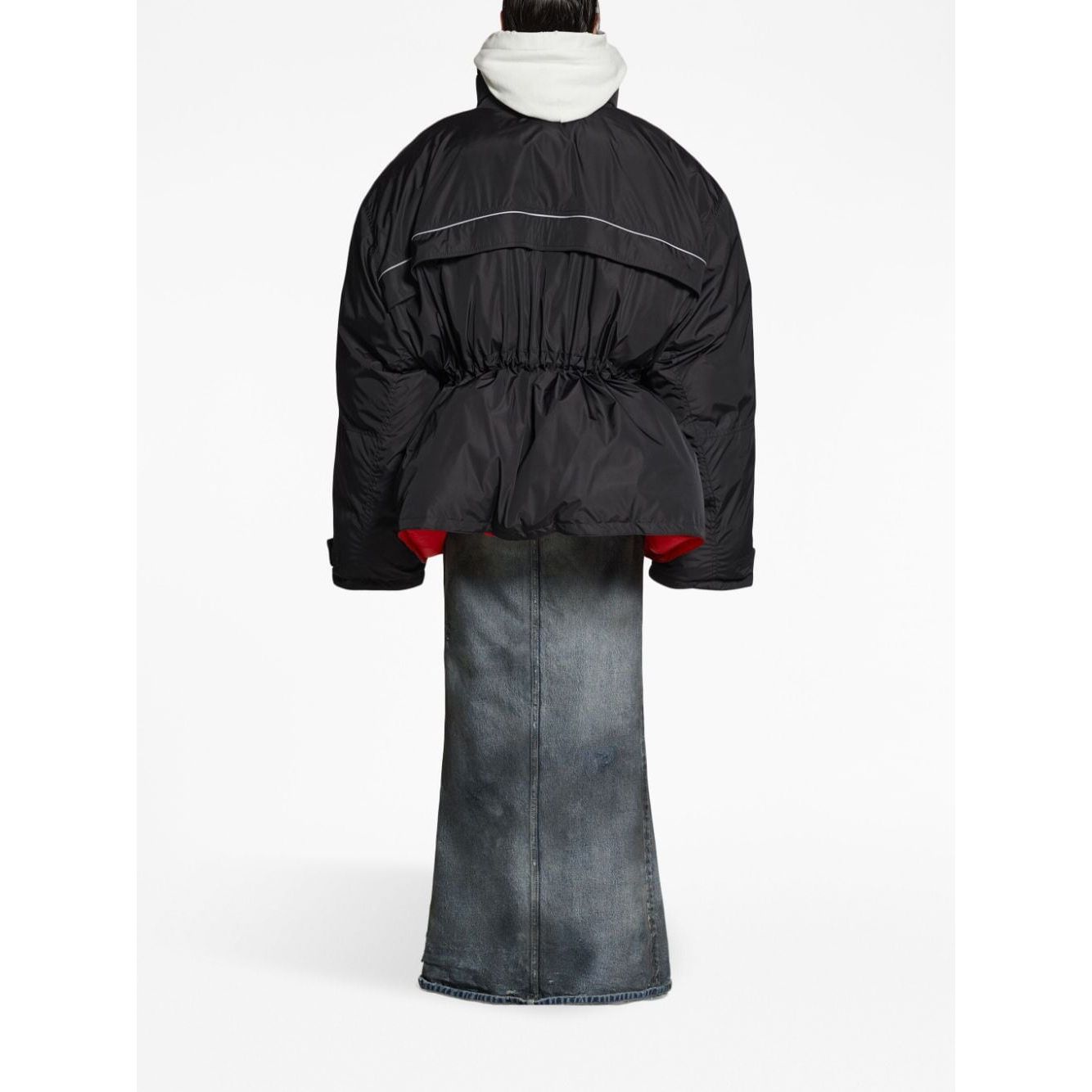 Front view with bag zipped and handles upright.
