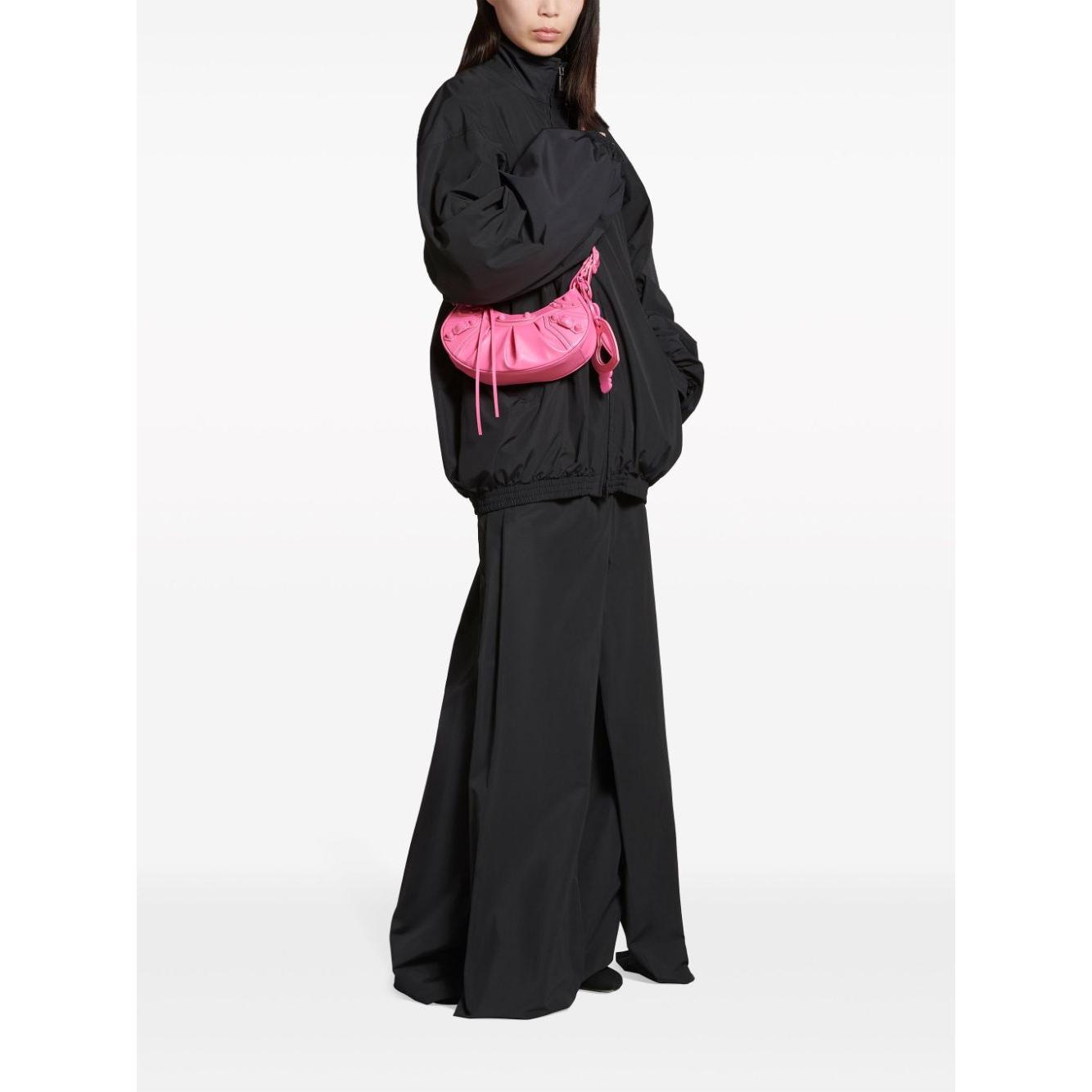 Front view with bag zipped and handles upright.