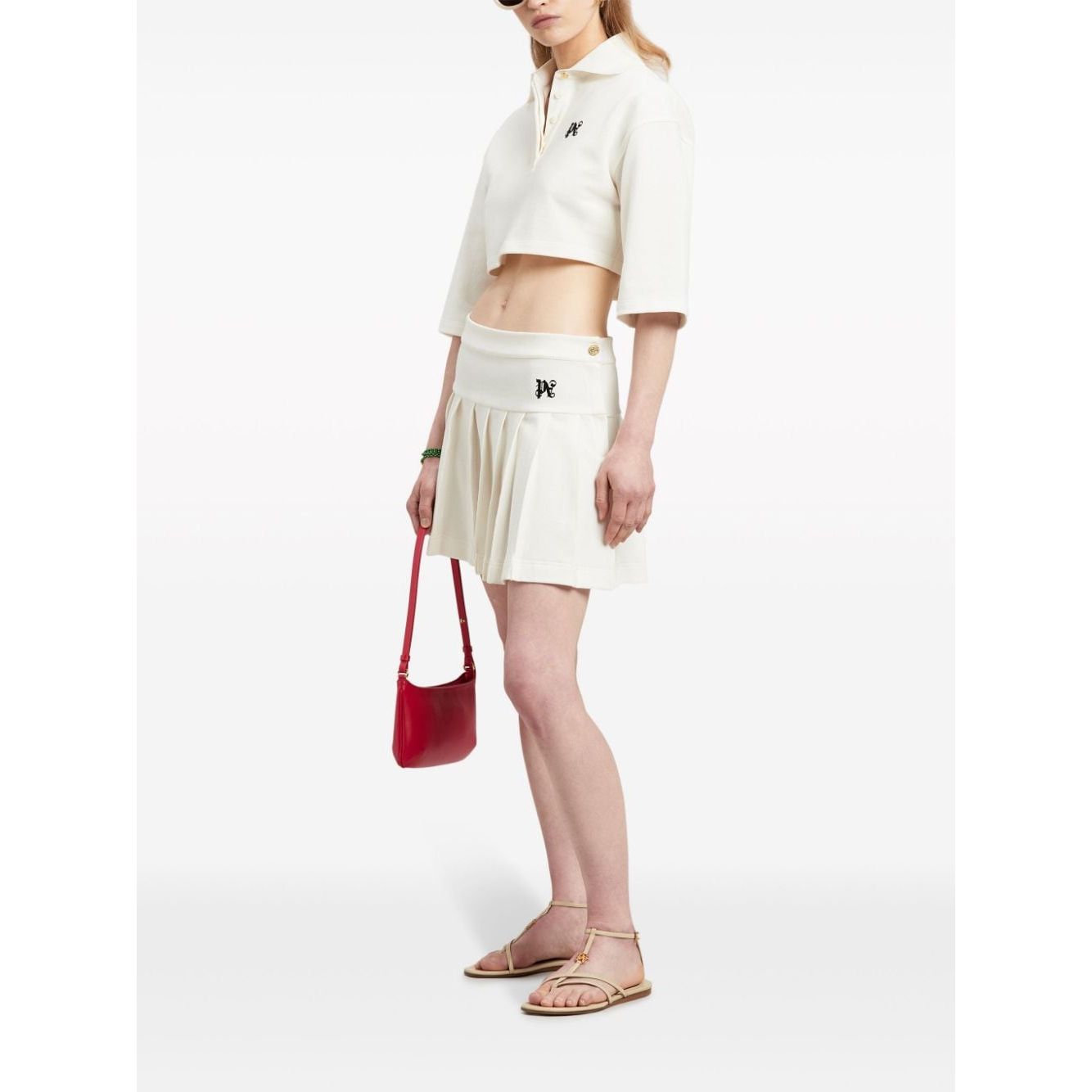 Front view with bag zipped and handles upright.