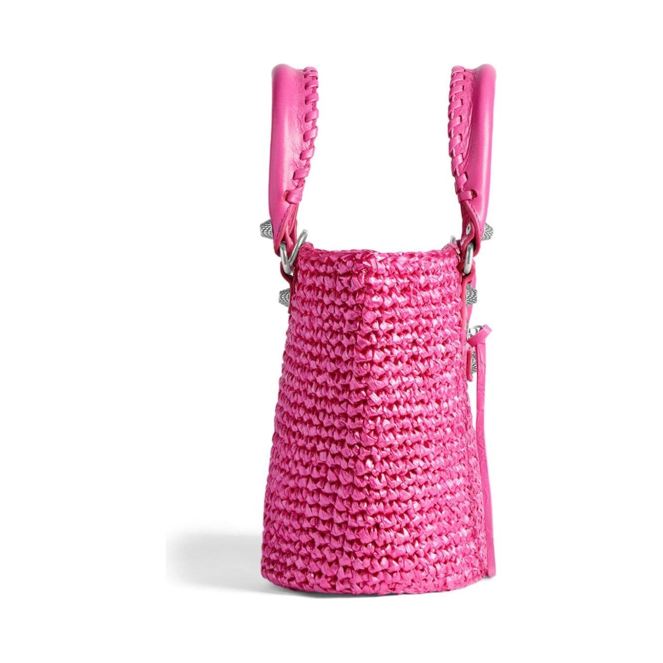 Front view with bag zipped and handles upright.
