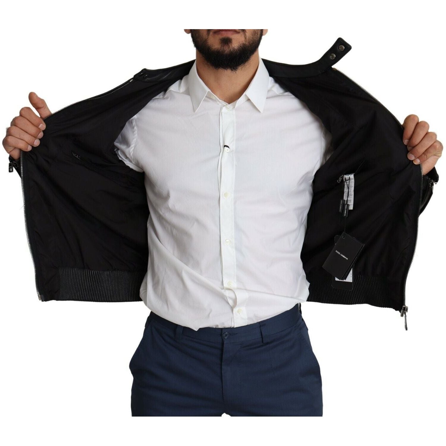 Front view with bag zipped and handles upright.