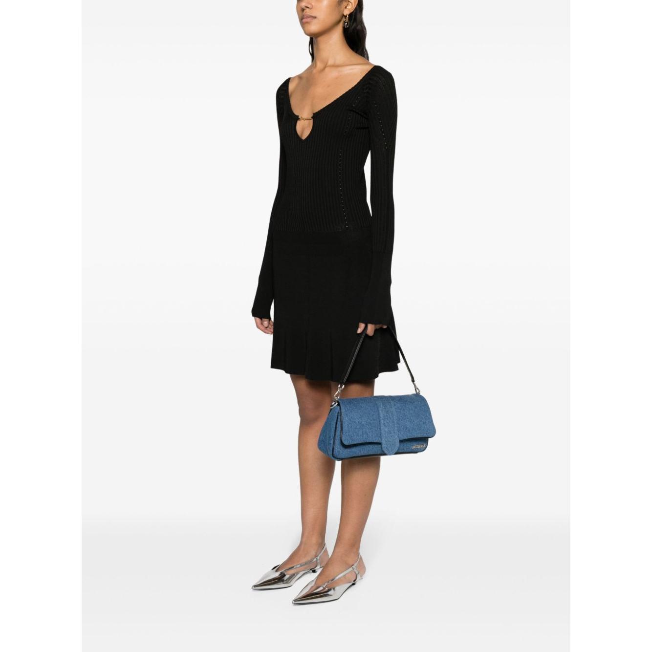 Front view with bag zipped and handles upright.