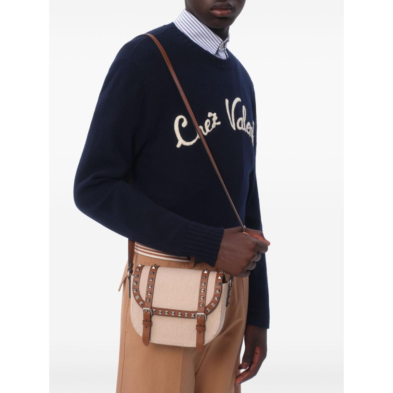 Front view with bag zipped and handles upright.