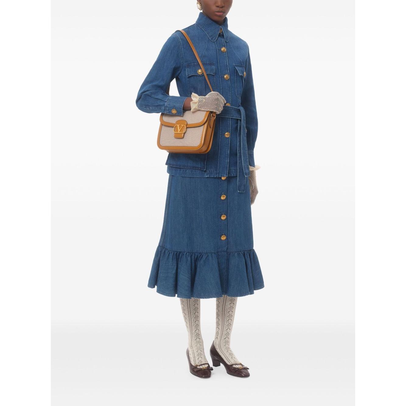 Front view with bag zipped and handles upright.