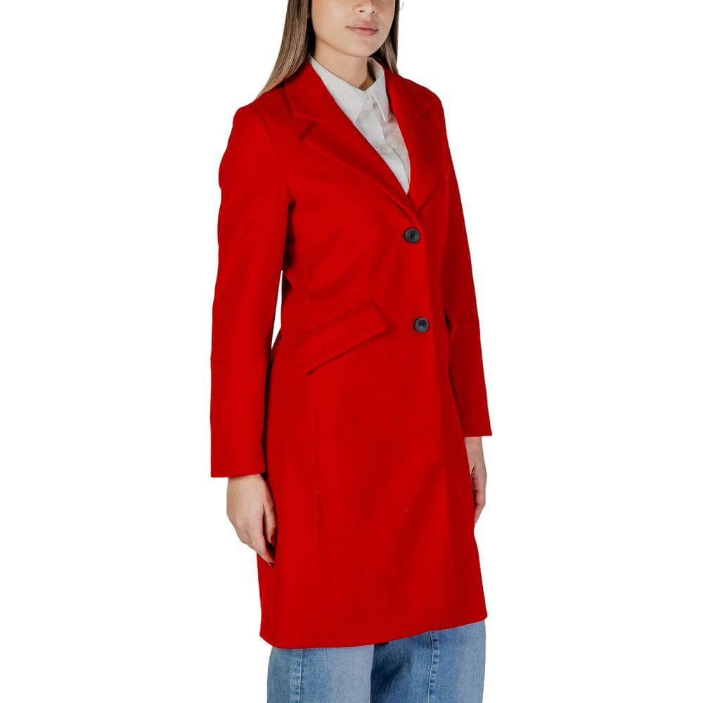 Front view with bag zipped and handles upright.