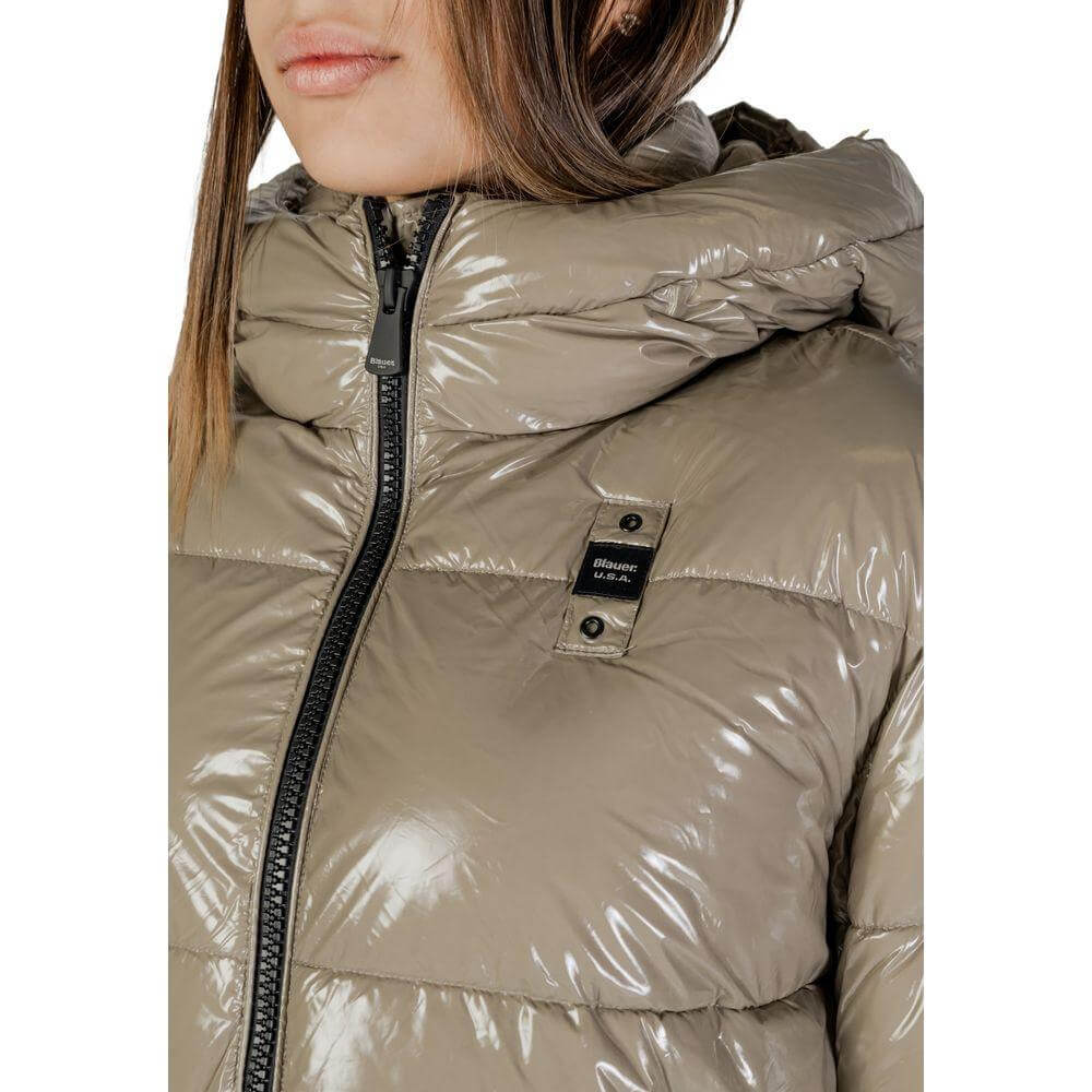 Front view with bag zipped and handles upright.
