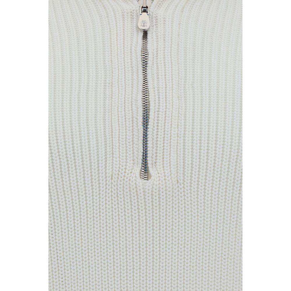 Front view with bag zipped and handles upright.