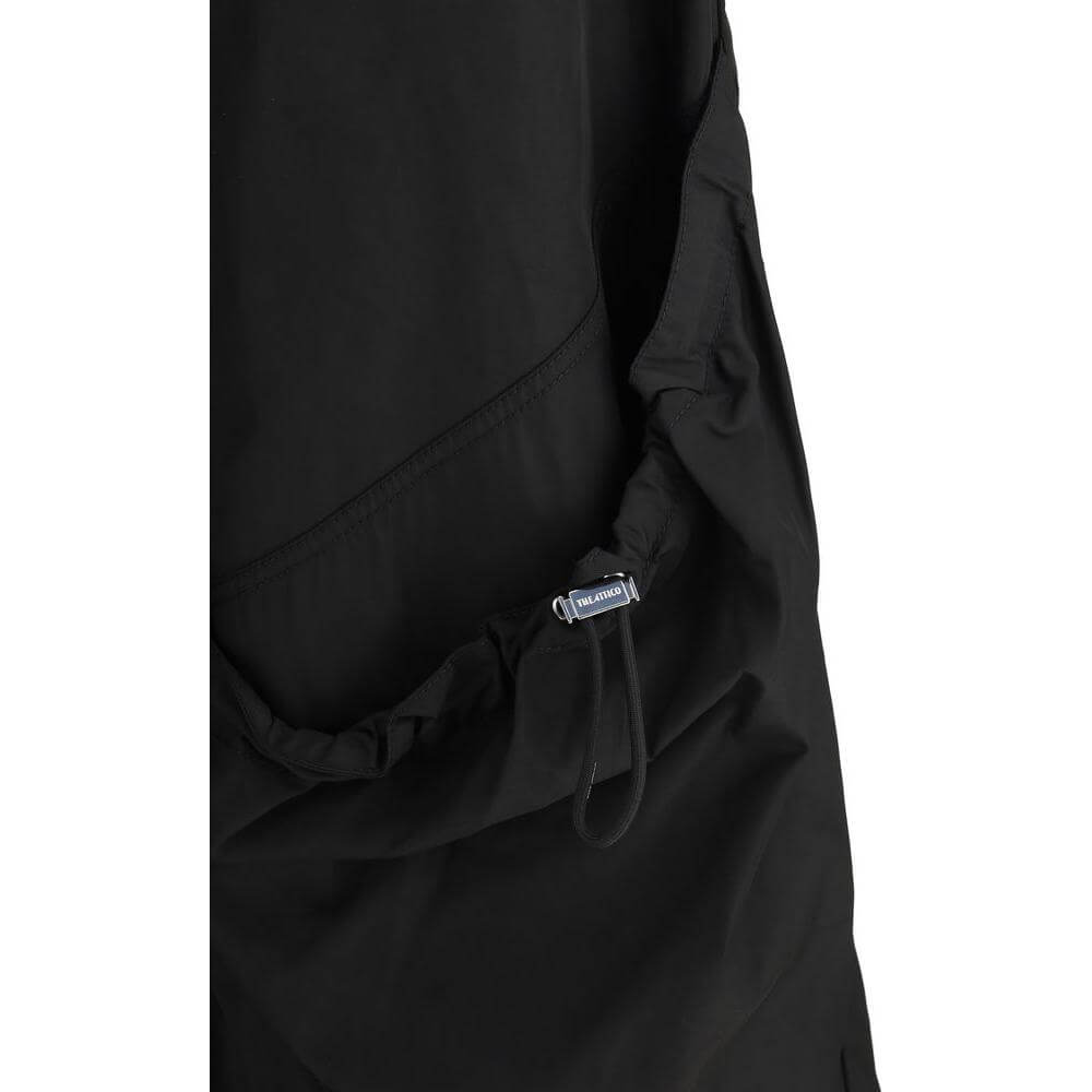 Front view with bag zipped and handles upright.