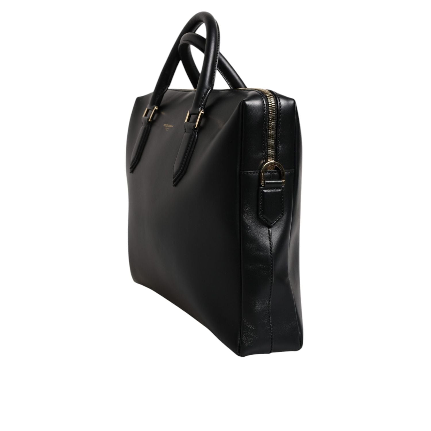 Front view with bag zipped and handles upright.