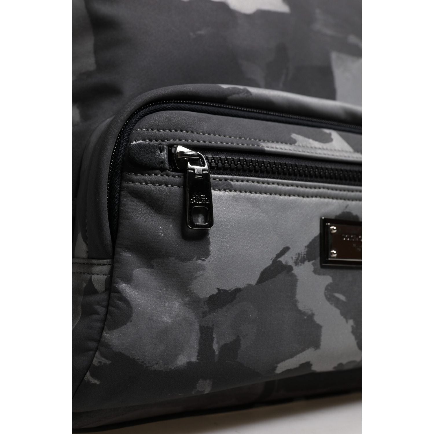Front view with bag zipped and handles upright.