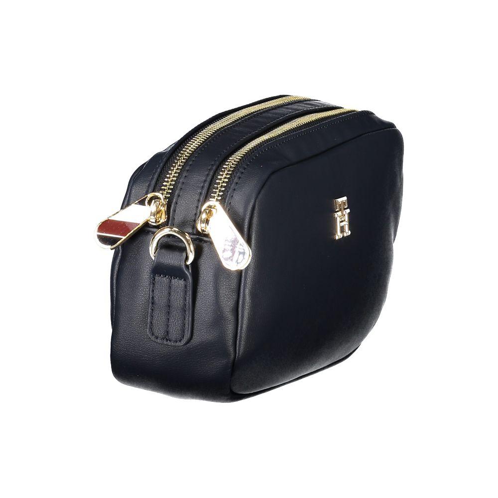 Front view with bag zipped and handles upright.