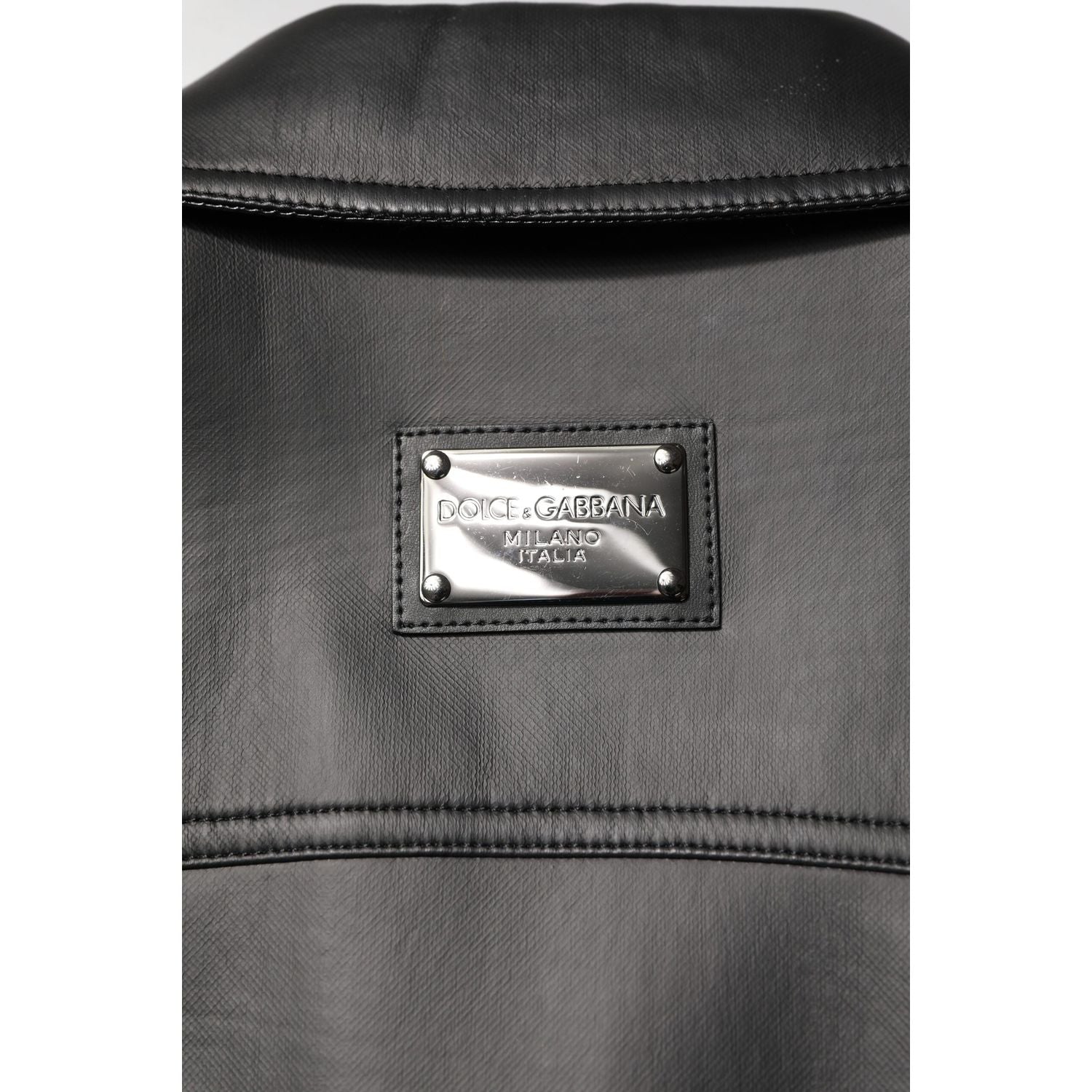 Front view with bag zipped and handles upright.