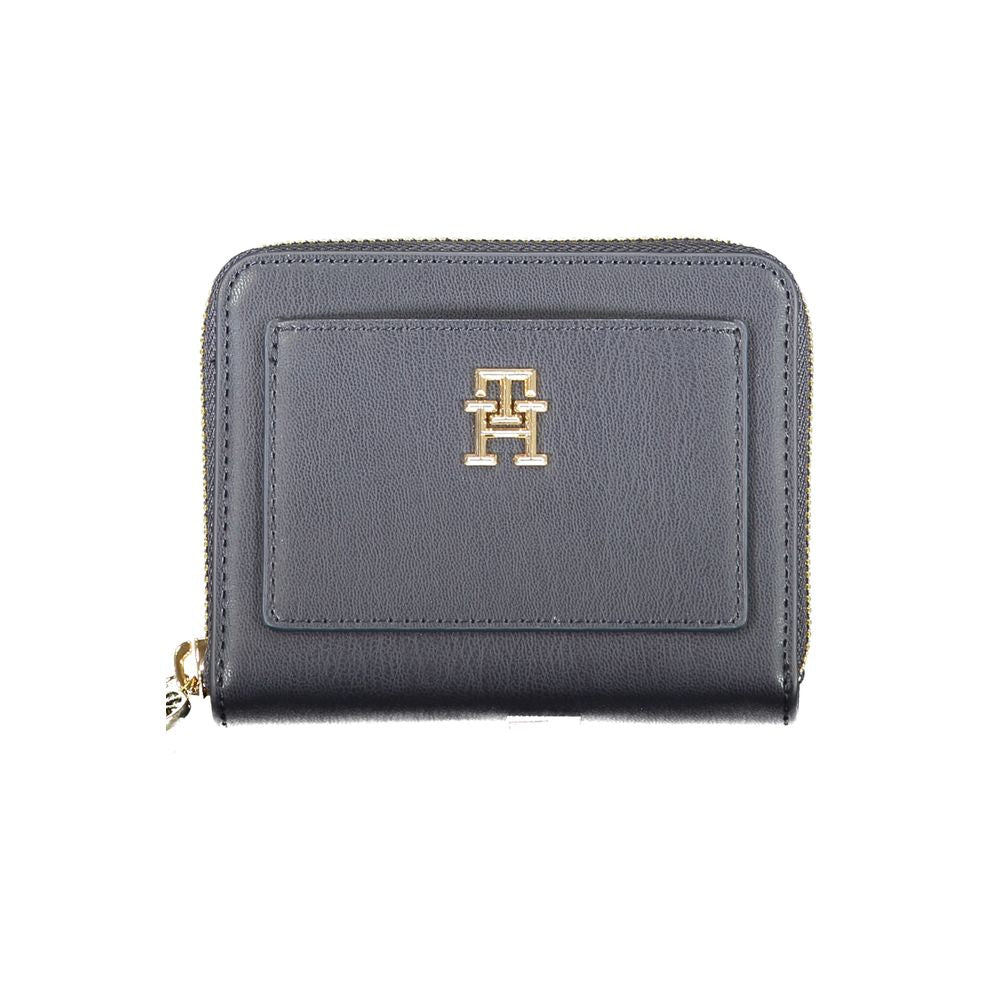 Front view with bag zipped and handles upright.