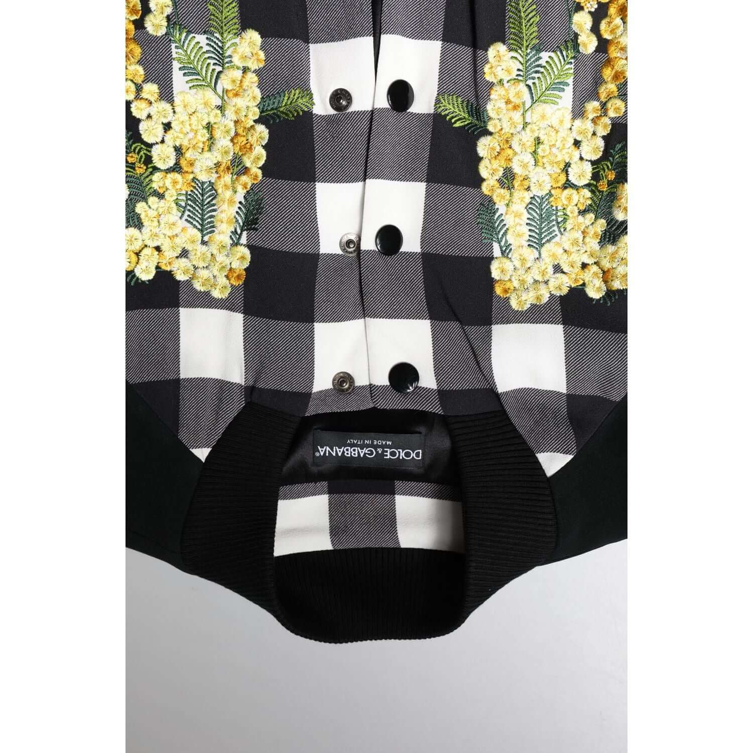 Front view with bag zipped and handles upright.