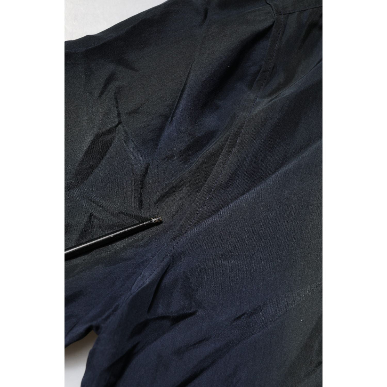 Front view with bag zipped and handles upright.