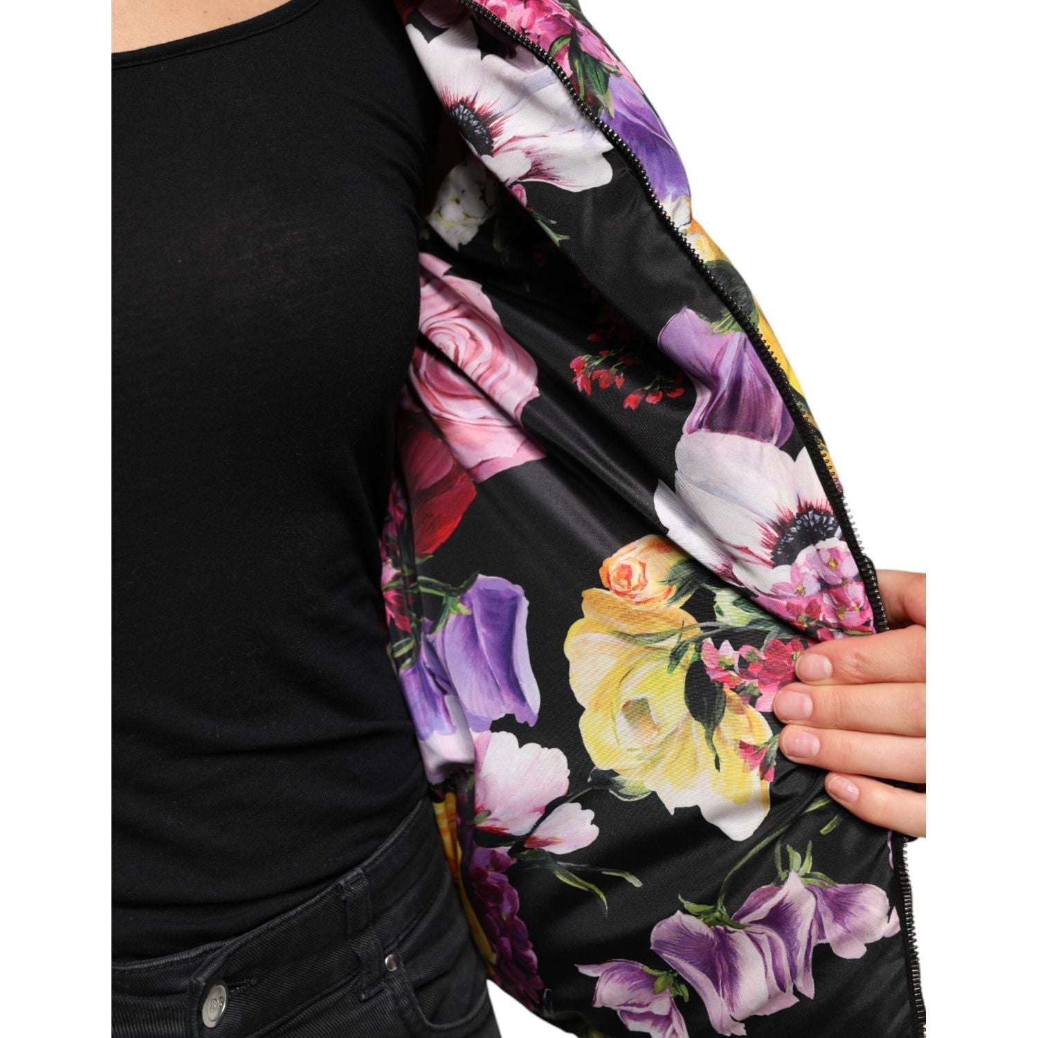 Front view with bag zipped and handles upright.